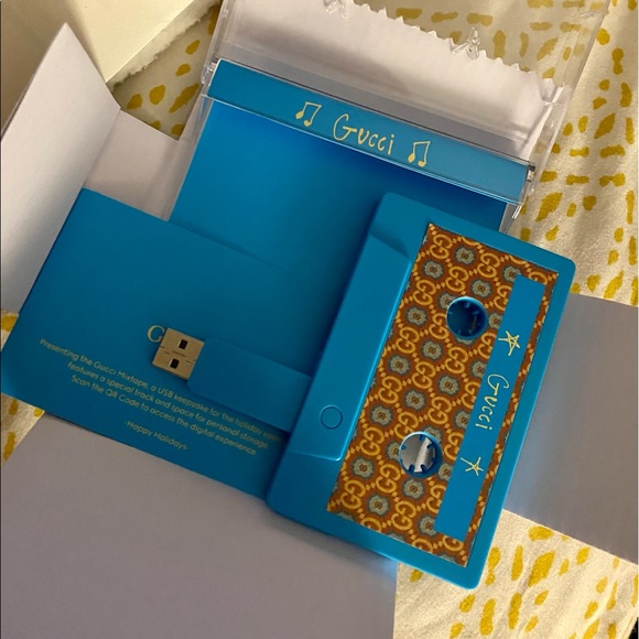 Gucci exclusive holiday 2021 cassette tape usb - Picture 5 of 6